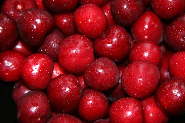 Primer Plano Cerezas Frescas Con Gotas Agua Vista Superior —  Fotos de Stock