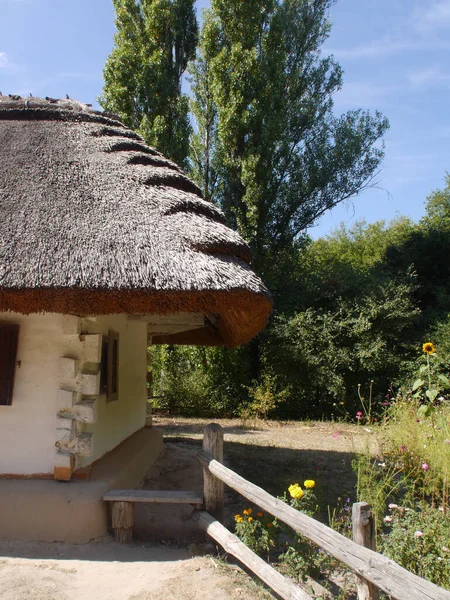 Alte Traditionelle Ukrainische Dorfhäuser Typische Ländliche Architektur Sommer Outdoor Landschaft — Stockfoto