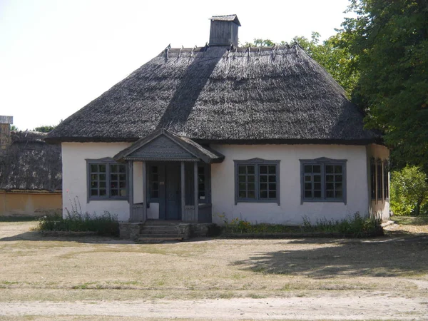 Staré Tradiční Ukrajinské Vesnické Domy Typická Venkovská Architektura Letní Venkovní — Stock fotografie