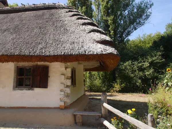 Alte Traditionelle Ukrainische Dorfhäuser Typische Ländliche Architektur Sommer Outdoor Landschaft — Stockfoto