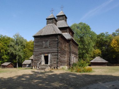 Ukrayna Antik Ortodoks Kilisesi. Tipik kırsal mimari. Yaz manzarası. Köy Pirogovo.