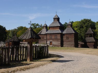 Ukrayna Antik Ortodoks Kilisesi. Tipik kırsal mimari. Yaz manzarası. Köy Pirogovo.