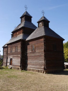 Ukrayna Antik Ortodoks Kilisesi. Tipik kırsal mimari. Yaz manzarası. Köy Pirogovo.