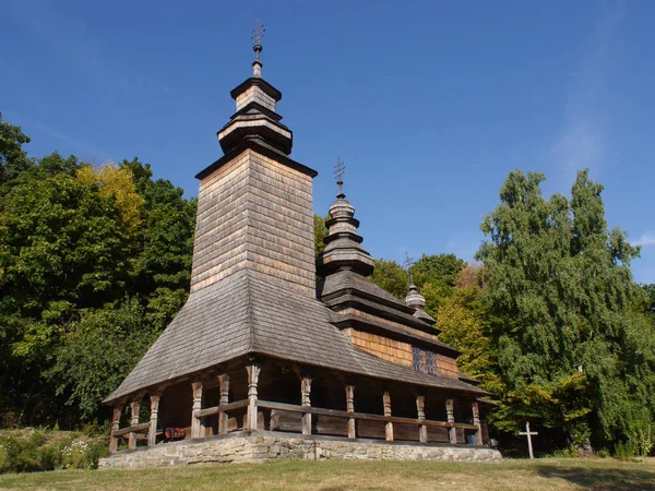 Ukrajinská Prastará Dřevěná Pravoslavná Církev Typická Venkovská Architektura Letní Venkovní — Stock fotografie