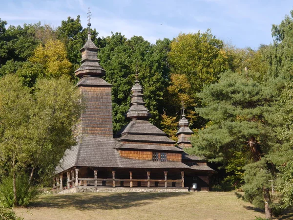 Ukrajinská Prastará Dřevěná Pravoslavná Církev Typická Venkovská Architektura Letní Venkovní — Stock fotografie