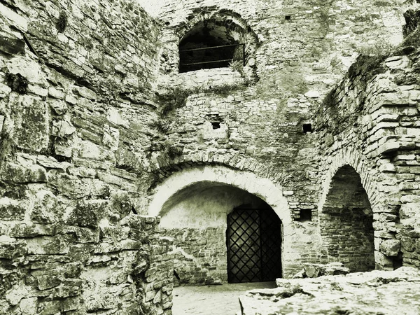 乌克兰卡马尼亚茨 波德里斯基市的中世纪城堡 它是一个可怕的坚固的要塞 其城墙被从坚固的岩石中切割出来 黑白照片 Sepia照片 有特殊的艺术效果 — 图库照片