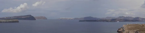 Panoramisch Uitzicht Caldera Bergen Middellandse Zee Stad Fira Vanaf Vuurtoren — Stockfoto