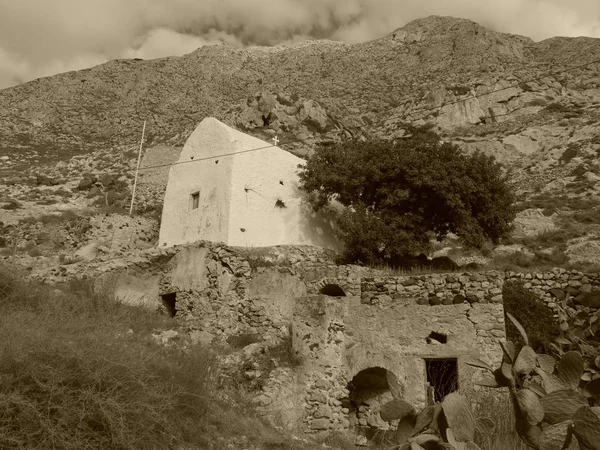 エンポリオの歴史的な部分の寺院や修道院 サントリーニ島の最大の村 ギリシャ — ストック写真