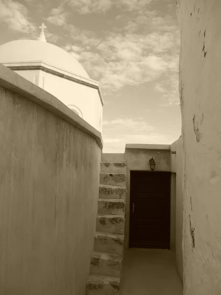 希腊桑托里尼岛最大村庄Emporio的历史部分的圣殿和修道院 — 图库照片