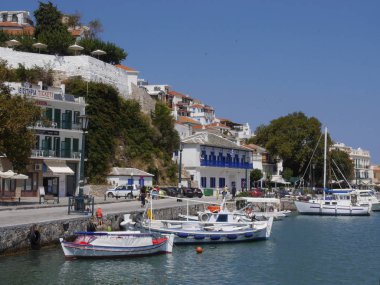 Liman manzarası, eski kasaba, gezinti güvertesi ve Yunanistan 'ın.