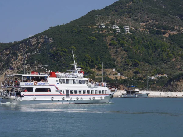 Наслаждение Лодка Туристами Заливе Скопелос Скопелос Остров Греция — стоковое фото