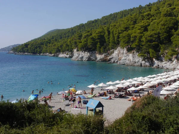 Strand Een Zonnige Zomerdag Het Eiland Skopelos Griekenland — Stockfoto