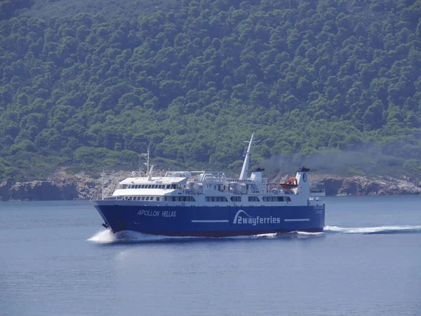 Ferry Boat Grécia Perto Ilha Skopelos Mar Egeu Dia Ensolarado — Fotografia de Stock