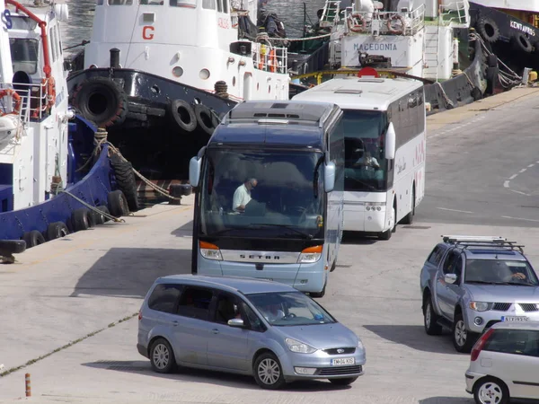 Buses Cars Wait Embark Departure Area Approaching Ferry Port City — Stock Photo, Image