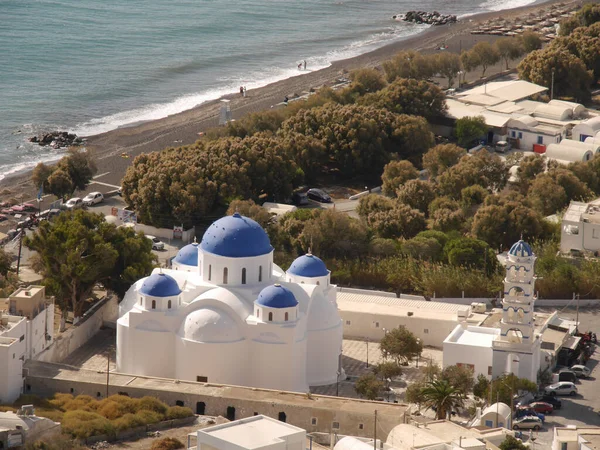 Iglesia Ortodoxa Santa Cruz Ciudad Perissa Isla Santorini Grecia Vista — Foto de Stock