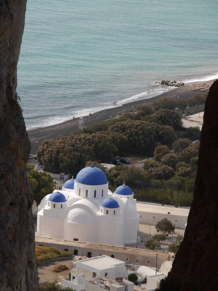 Igreja Ortodoxa Santa Cruz Cidade Perissa Ilha Santorini Grécia Vista — Fotografia de Stock