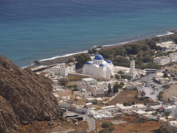 Iglesia Ortodoxa Santa Cruz Ciudad Perissa Isla Santorini Grecia Vista — Foto de Stock