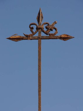 Elijah peygamberinin Ortodoks manastırının dış ve iç kısımlarının ayrıntıları Yunanistan 'ın Santorini adasındaki Elijah peygamberinin dağında yer almaktadır..