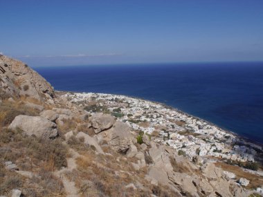 Kamari köyü, Yunanistan 'ın Santorini adasındaki Mesa Vouno dağından hava manzarası