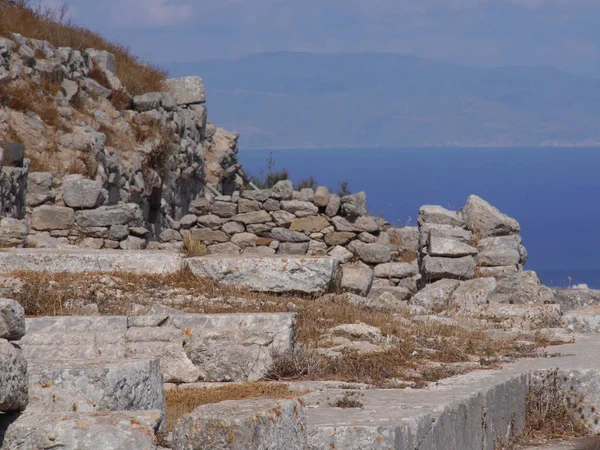 Ancient Thira Thera Een Oude Stad Gelegen Steile Rotsachtige Kaap — Stockfoto