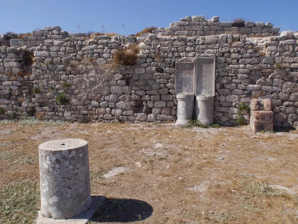 Forntida Thira Thera Gammal Stad Belägen Den Branta Klippiga Udden — Stockfoto