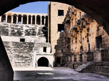 Antalya, Güney Türkiye yakınlarındaki Aspendos antik kentinde Roma amfi tiyatrosu.