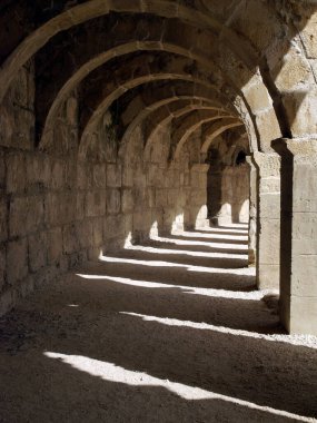 Antalya, Güney Türkiye yakınlarındaki Aspendos antik kentinde Roma amfi tiyatrosu.