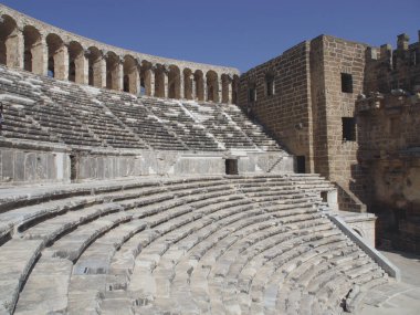 Antalya, Güney Türkiye yakınlarındaki Aspendos antik kentinde Roma amfi tiyatrosu.