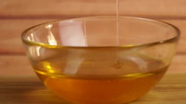 Sağlıklı doğal balın yakın çekim görüntüleri