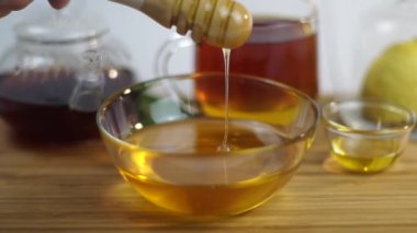 Sağlıklı doğal balın yakın çekim görüntüleri