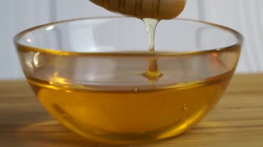 Sağlıklı doğal balın yakın çekim görüntüleri