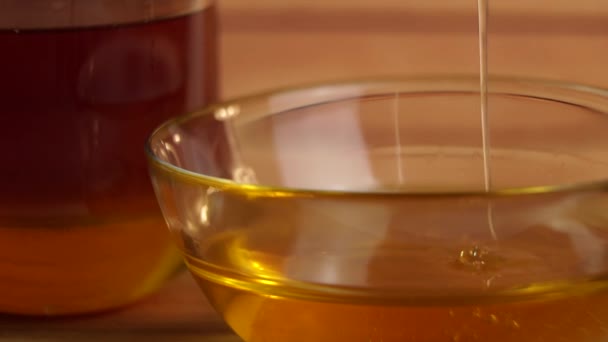 健康的な天然の蜂蜜のクローズアップ映像 — ストック動画