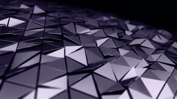 黒を背景にガラスから滑らかな多角形の表面を振って紫色のアニメーションで抽象的な背景 シームレスなループのアニメーション — ストック動画