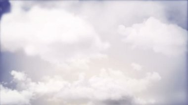 Mor gökyüzü arka planında beyaz bulutların üzerinden uçmanın animasyonu, pürüzsüz döngünün animasyonu