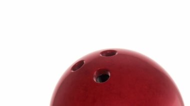 Bowling maçı için yavaş dönen topun animasyonu. Gerçekçi dokuya ve ışığa sahip yakın çekim görüntüsü. Kusursuz döngünün animasyonu.