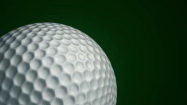 Golf için yavaş dönen topun animasyonu. Gerçekçi dokuya ve ışığa sahip yakın çekim görüntüsü. Kusursuz döngünün animasyonu.