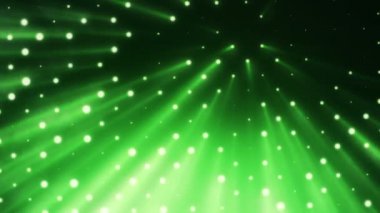 Işık huzmesi projektörlü parlak ışıklardan oluşan yeşil duvarlı soyut bir arkaplan. Kusursuz döngünün animasyonu