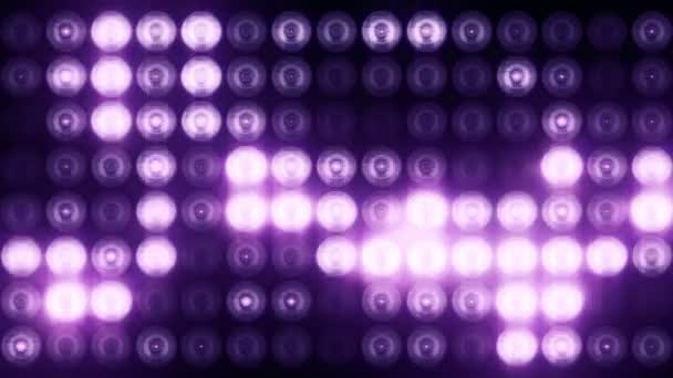 Led壁に紫色の点滅電球のアニメーション シームレスループのアニメーション ステージライトの概念 — ストック動画