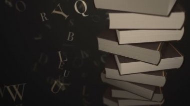 Kütüphanedeki ya da evdeki uçan harflerle dolu eski kitapların animasyon rotasyonu. Deri kapaklı ve altın çizgili kitaplar. Kusursuz döngünün animasyonu