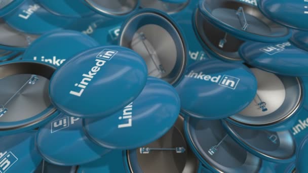 Redactionele Animatie Beweging Van Kleurrijke Badges Met Linkedin Logo Animatie — Stockvideo