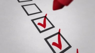 Kağıt üzerinde oy kullanmak için kutuya kene çizmenin animasyonu. Kusursuz döngünün animasyonu.