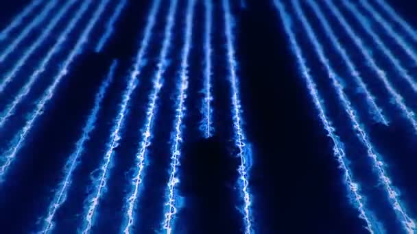 带有霓虹灯线或激光和闪光粒子在飞行条纹上的背景 无缝循环动画 — 图库视频影像