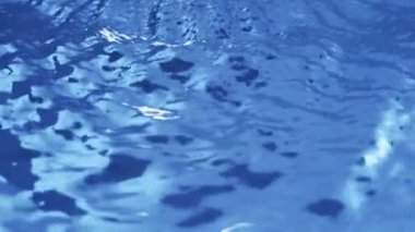 Su hattının animasyon dalgalarıyla soyut bir arkaplan. Kusursuz döngünün animasyonu