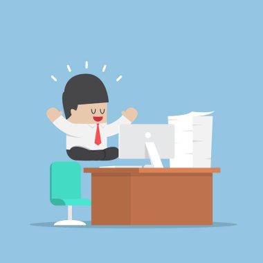 Lotus bulunduğu masasının üzerinde meditasyon işadamı