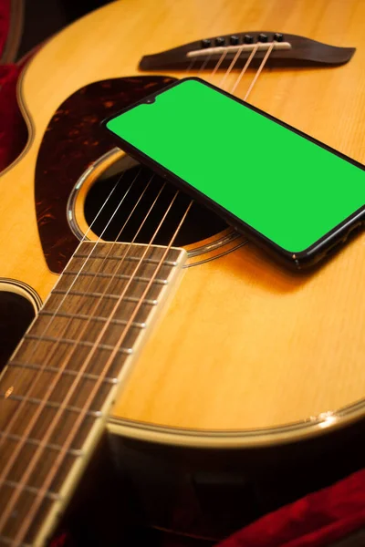 Acoustic guitar Green chroma mobile phone