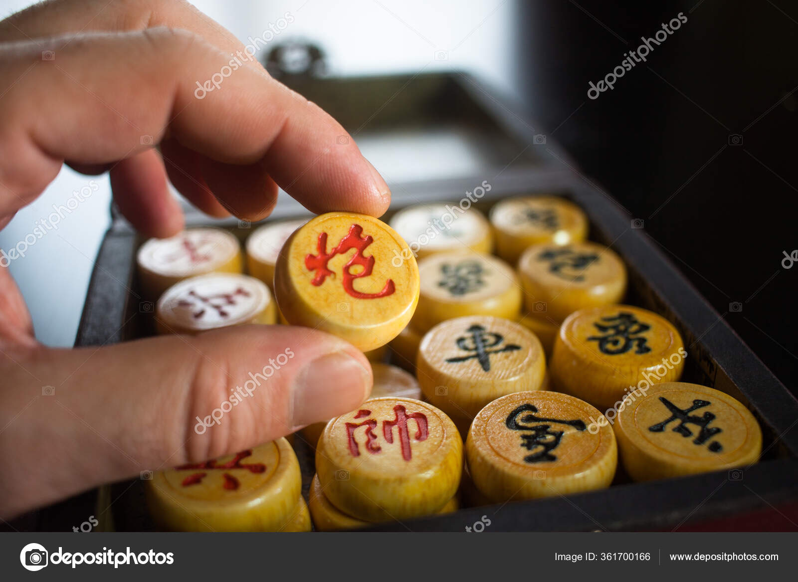 Xiangqi. Jogo Tradicional Chinês. Xadrez Chinês. Jogo De Tabuleiro. Foto  Royalty Free, Gravuras, Imagens e Banco de fotografias. Image 144320859