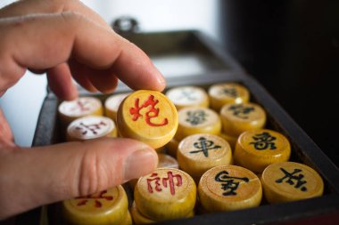 Xiangqi. Çin geleneksel oyunu. Çin satrancı. Tahta oyunu.