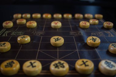 Xiangqi. Çin geleneksel oyunu. Çin satrancı. Tahta oyunu.
