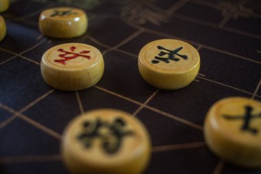 Xiangqi. Çin geleneksel oyunu. Çin satrancı. Tahta oyunu.