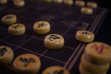 Xiangqi. Çin geleneksel oyunu. Çin satrancı. Tahta oyunu.